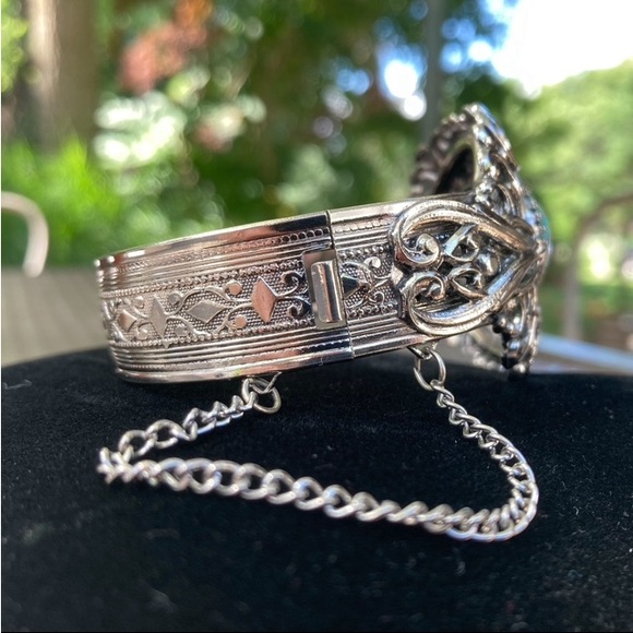 Vintage Turquoise Glass Oval Cabochon Fancy Silvertone Hinge Bangle Bracelet - Picture 13 of 16